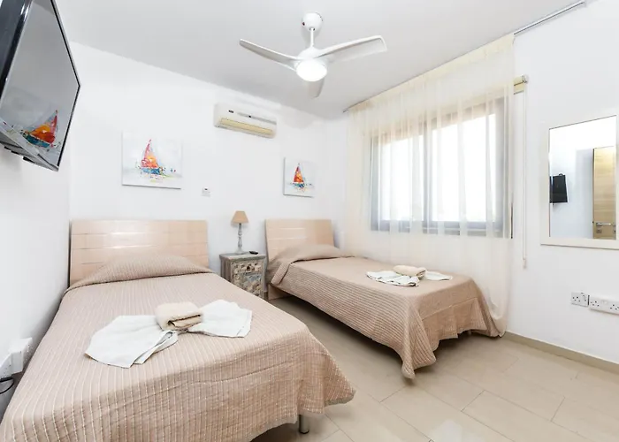 Apartamento Nissi #102 *