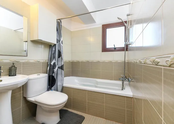 Apartamento Nissi #102 *